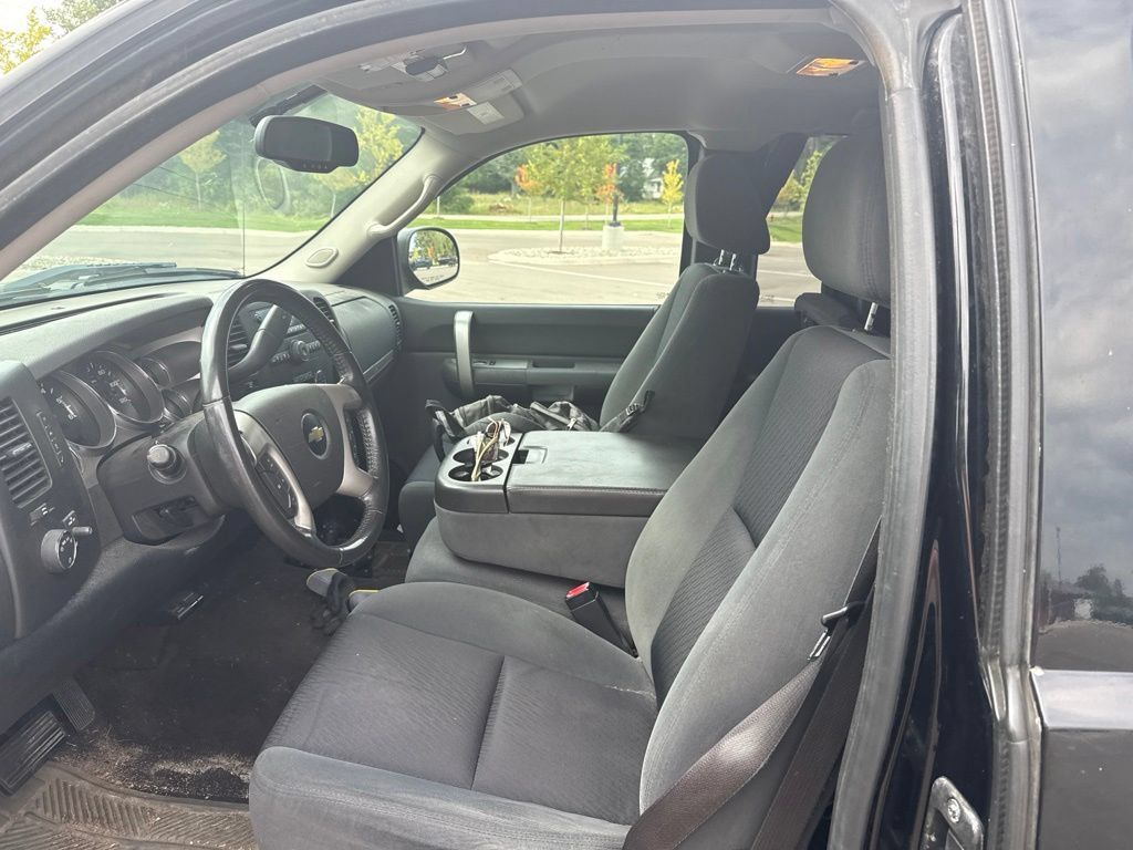 Used 2009 Chevrolet Silverado 1500 LT w/ Power Pack Plus AWD/4WD image 4