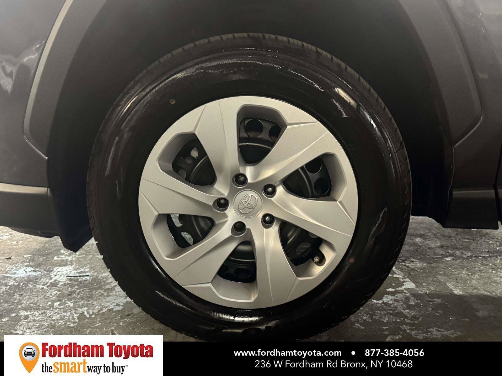 Used 2025 Toyota RAV4 LE AWD/4WD image 9