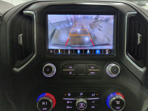 Used 2022 GMC Sierra 2500 AT4 w/ AT4 Premium Plus Package image 18