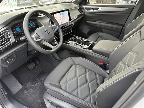 New 2026 Volkswagen Atlas Cross Sport SE image 9