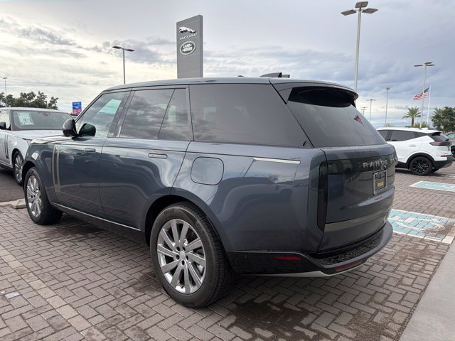 Used 2025 Land Rover Range Rover SE AWD/4WD image 2