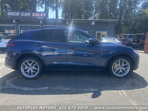 Used 2018 Alfa Romeo Stelvio Sport w/ Quick Order Package 22J Sport AWD/4WD image 8