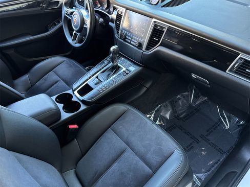 Used 2018 Porsche Macan image 16
