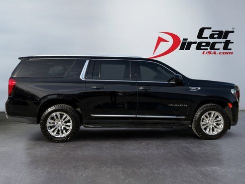 Used 2022 GMC Yukon XL SLT image 3