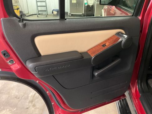 Used 2010 Ford Explorer Eddie Bauer image 18