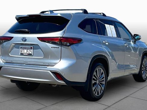 Certified 2021 Toyota Highlander Platinum AWD/4WD image 12