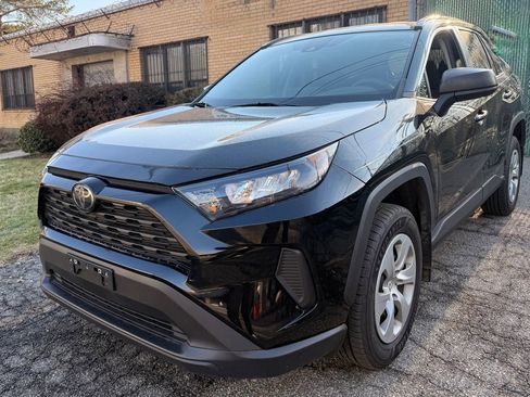 Used 2021 Toyota RAV4 LE image 29