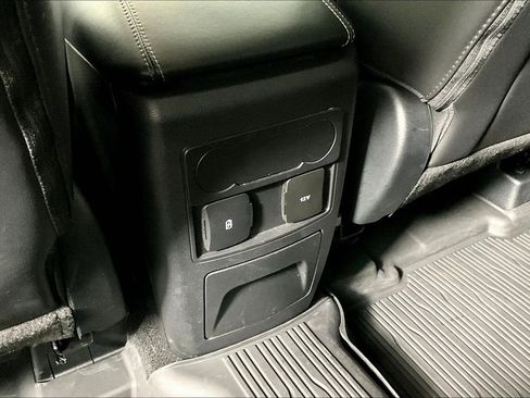 Used 2023 Ford Explorer XLT w/ Equipment Group 202A image 34