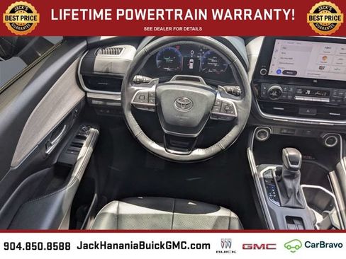 Used 2024 Toyota Grand Highlander AWD image 17