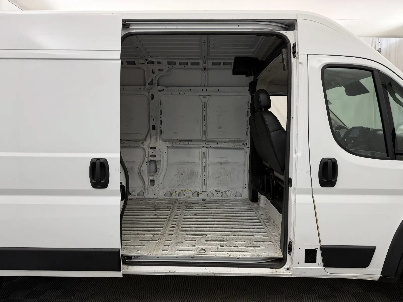 Used 2023 RAM ProMaster 2500 FWD image 9