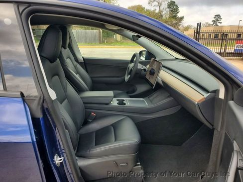 Used 2022 Tesla Model Y Long Range image 16