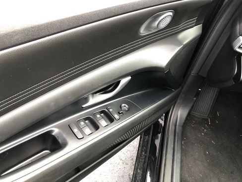 Used 2023 Hyundai Elantra SEL w/ Convenience Package image 11