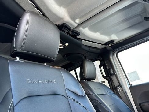 Used 2023 Jeep Wrangler Unlimited Sahara w/ Cold Weather Group AWD/4WD image 19