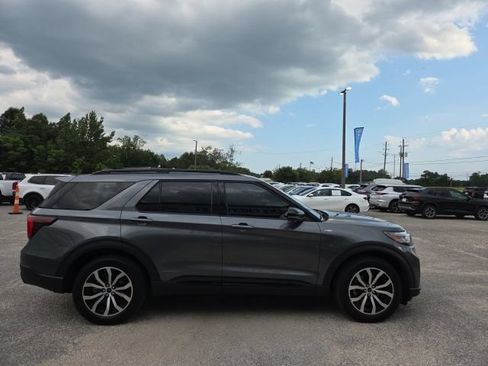 Used 2025 Ford Explorer ST-Line AWD/4WD image 8
