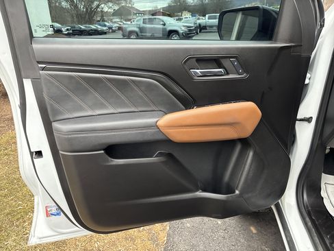 Used 2024 GMC Canyon AT4 w/ Technology Package image 5