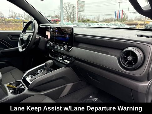 Used 2025 Chevrolet Colorado W/T image 16