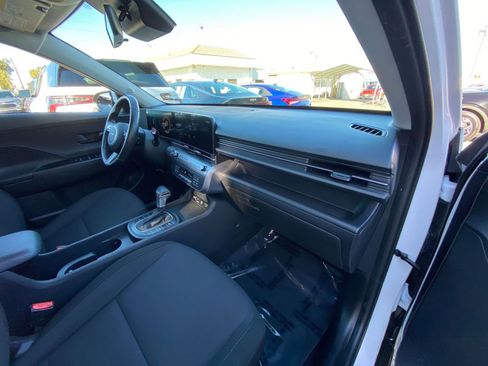 Used 2025 Hyundai Kona SEL image 35