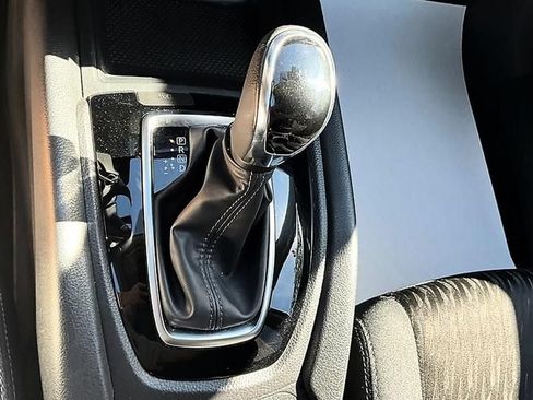 Used 2019 Nissan Rogue S w/ Special Edition Package FWD image 22