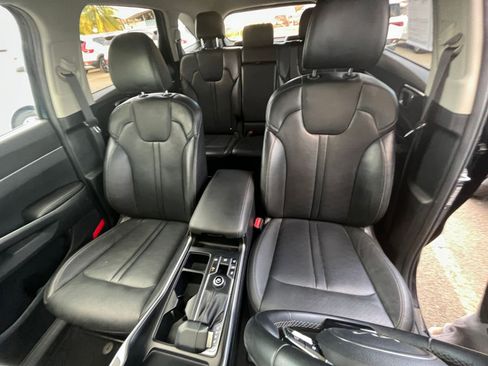 Used 2024 Kia Sorento S FWD image 38