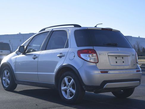 Used 2007 Suzuki SX4 AWD Hatchback image 2