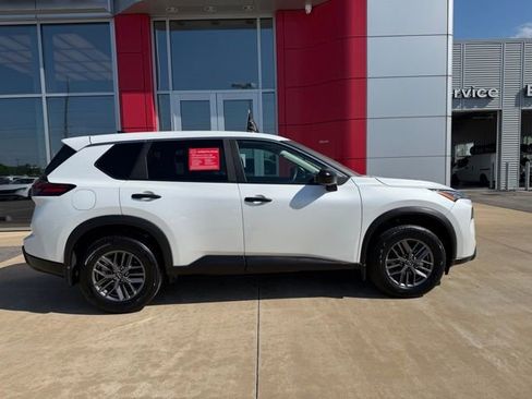 Certified 2025 Nissan Rogue S FWD image 3