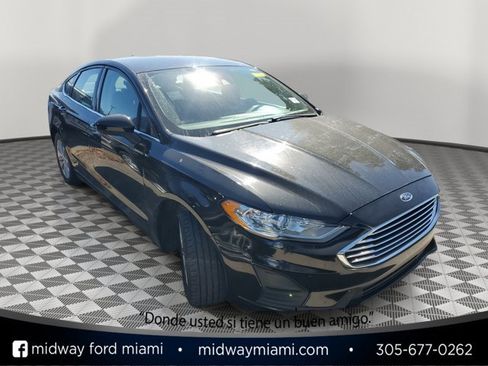 Used 2020 Ford Fusion SE image 1
