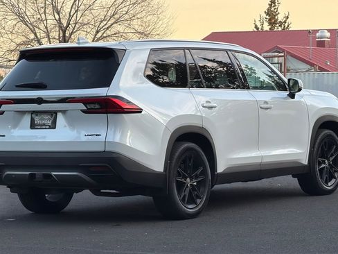 Used 2024 Toyota Grand Highlander Limited image 4