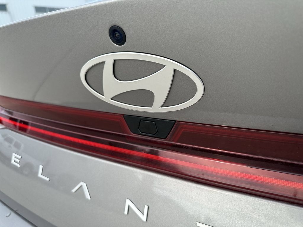 Used 2024 Hyundai Elantra SEL w/ Convenience Package FWD image 32