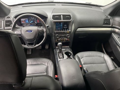 Used 2018 Ford Explorer XLT w/ Equipment Group 202A AWD/4WD image 18