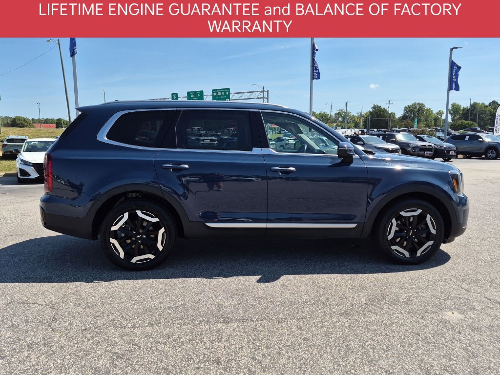 Used 2025 Kia Telluride S FWD image 3
