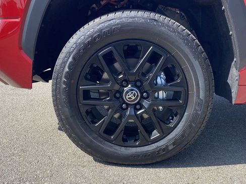 Certified 2025 Toyota Tundra Limited AWD/4WD image 8