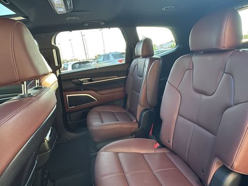 Used 2024 Kia Telluride EX w/ EX Captain's Chair Package AWD/4WD image 26