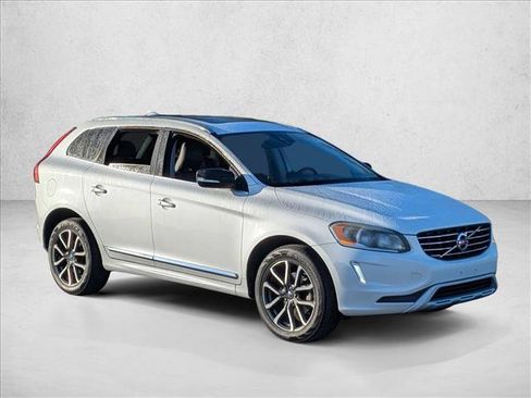 Used 2017 Volvo XC60 T6 Dynamic image 3