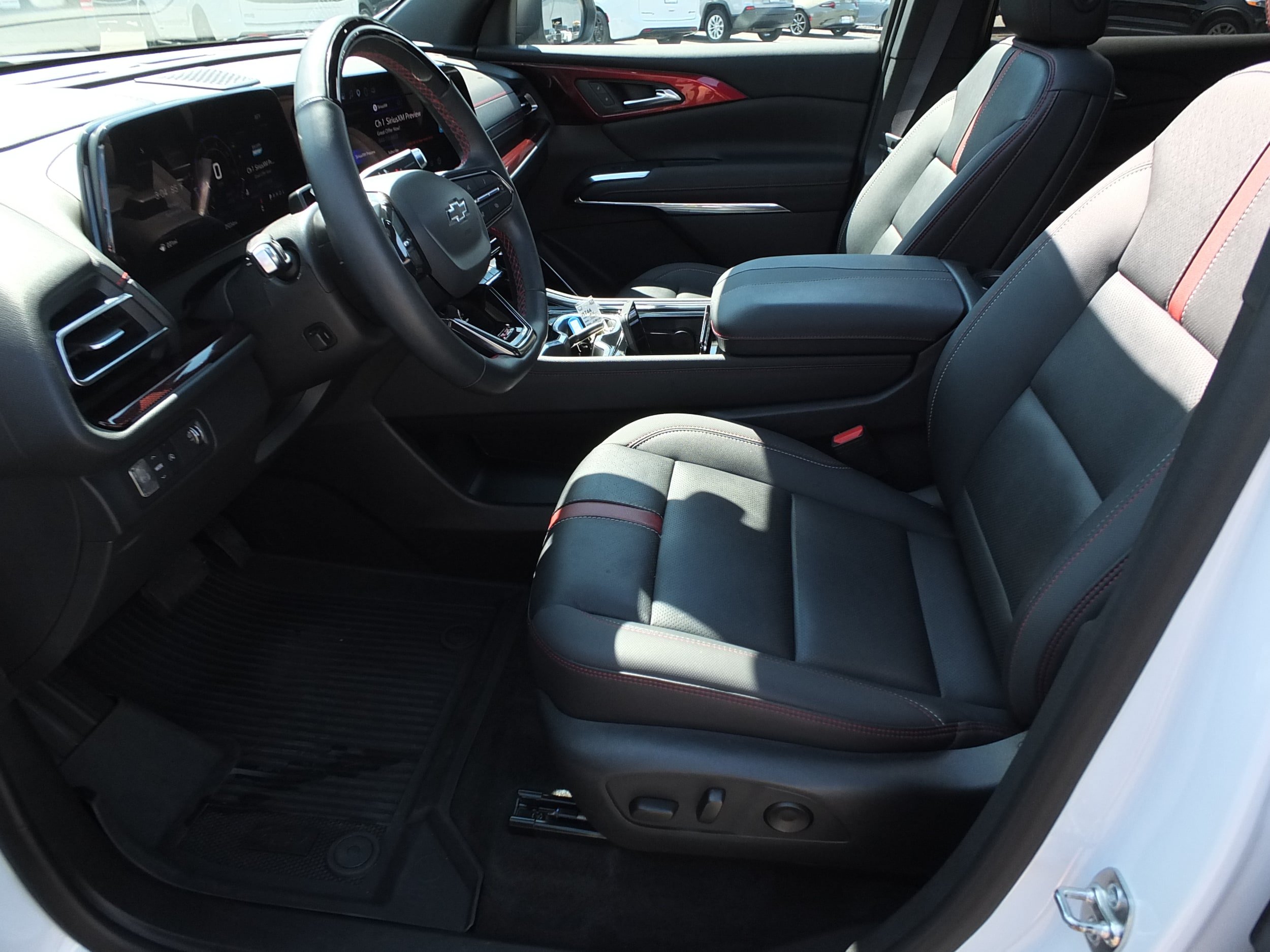 Used 2025 Chevrolet Traverse RS w/ LPO, Floor Liner Package FWD image 12