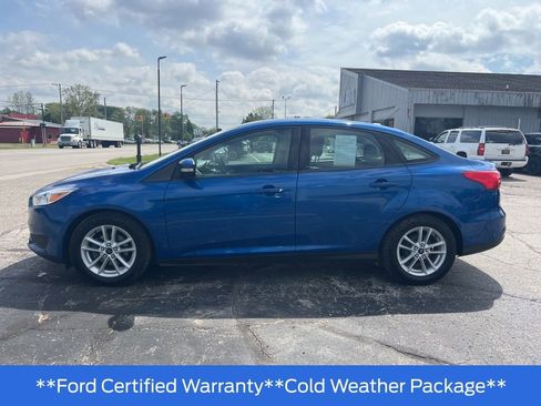 Used 2018 Ford Focus SE w/ Cold Weather Package FWD image 2