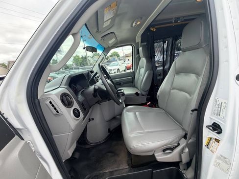 Used 2014 Ford E-250 and Econoline 250 Extended w/ Power Group RWD image 29