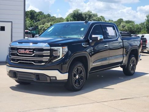 Used 2025 GMC Sierra 1500 SLT RWD image 3