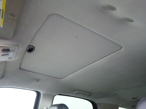 Used 2010 Cadillac Escalade AWD image 11