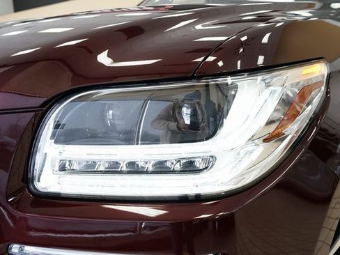 Used 2019 Lincoln Navigator Reserve image 25