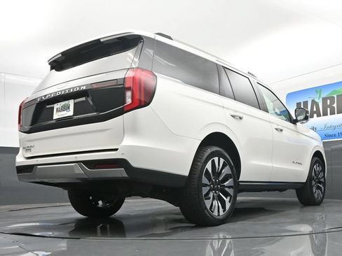 New 2026 Ford Expedition Platinum w/ Driver's Package AWD/4WD image 21