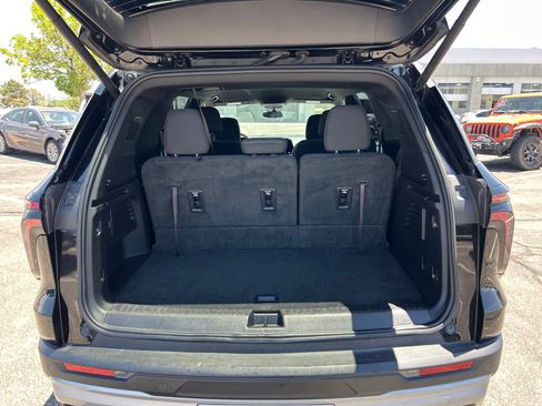 Used 2024 Chevrolet Traverse LT FWD image 31