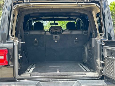 Used 2019 Jeep Wrangler Unlimited Rubicon AWD/4WD image 12