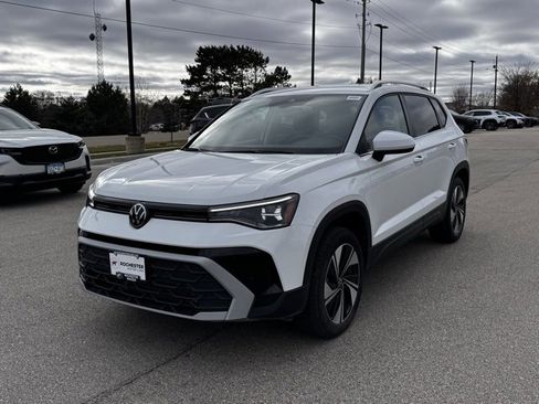 Used 2025 Volkswagen Taos SE image 34