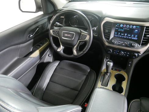 Used 2018 GMC Acadia Denali w/ Technology Package image 9