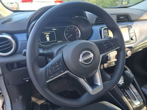 Used 2025 Nissan Versa SV image 6