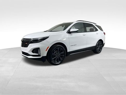 Used 2024 Chevrolet Equinox RS image 2