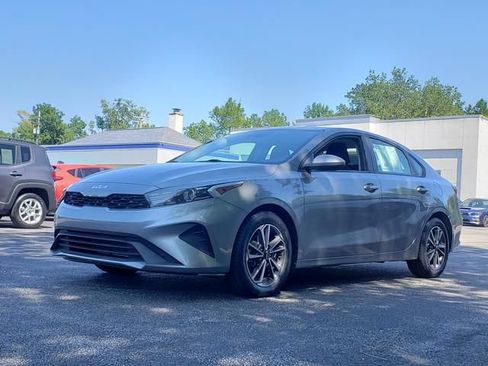 Used 2023 Kia Forte LXS FWD image 7