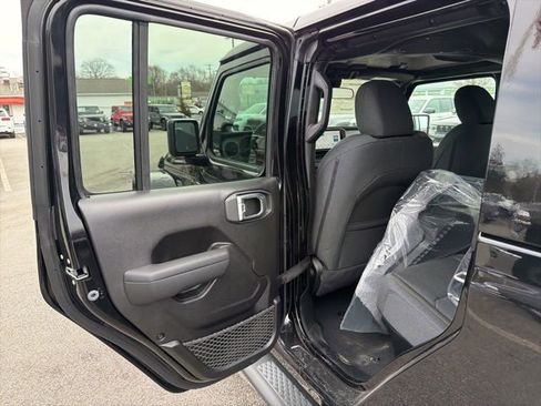 New 2026 Jeep Gladiator Sport AWD/4WD image 11