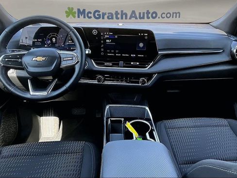 Used 2025 Chevrolet Equinox LT AWD/4WD image 9