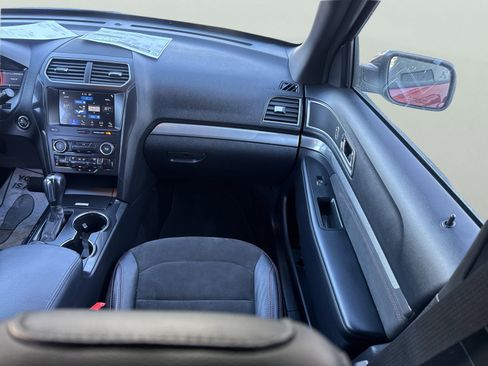 Used 2019 Ford Explorer XLT w/ XLT Sport Appearance Package image 18